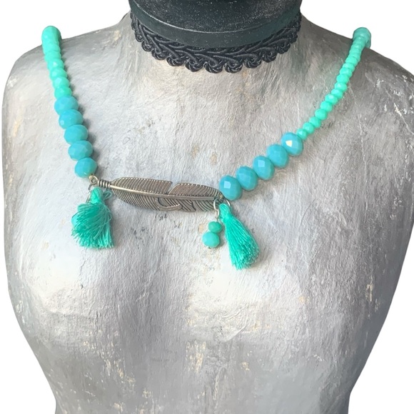 NEW Turquoise Color Faceted Glass Beaded Silver Plated Feather Woman’s Necklace - Picture 3 of 7